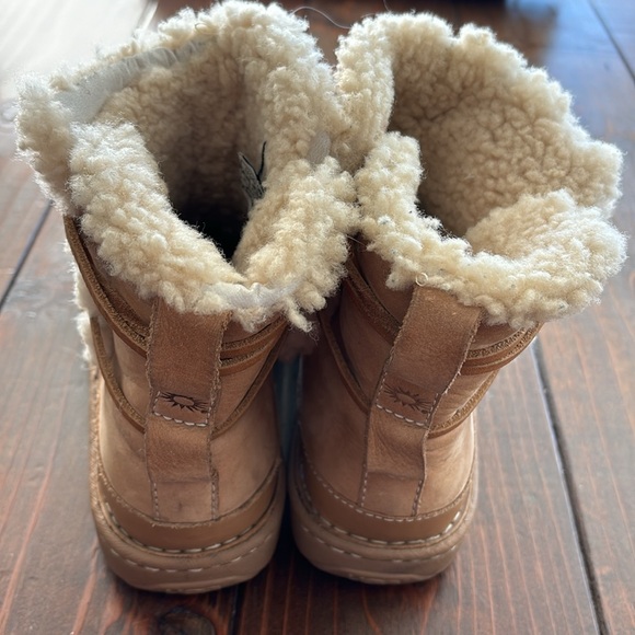 UGG Women’s Boots - Picture 4 of 7